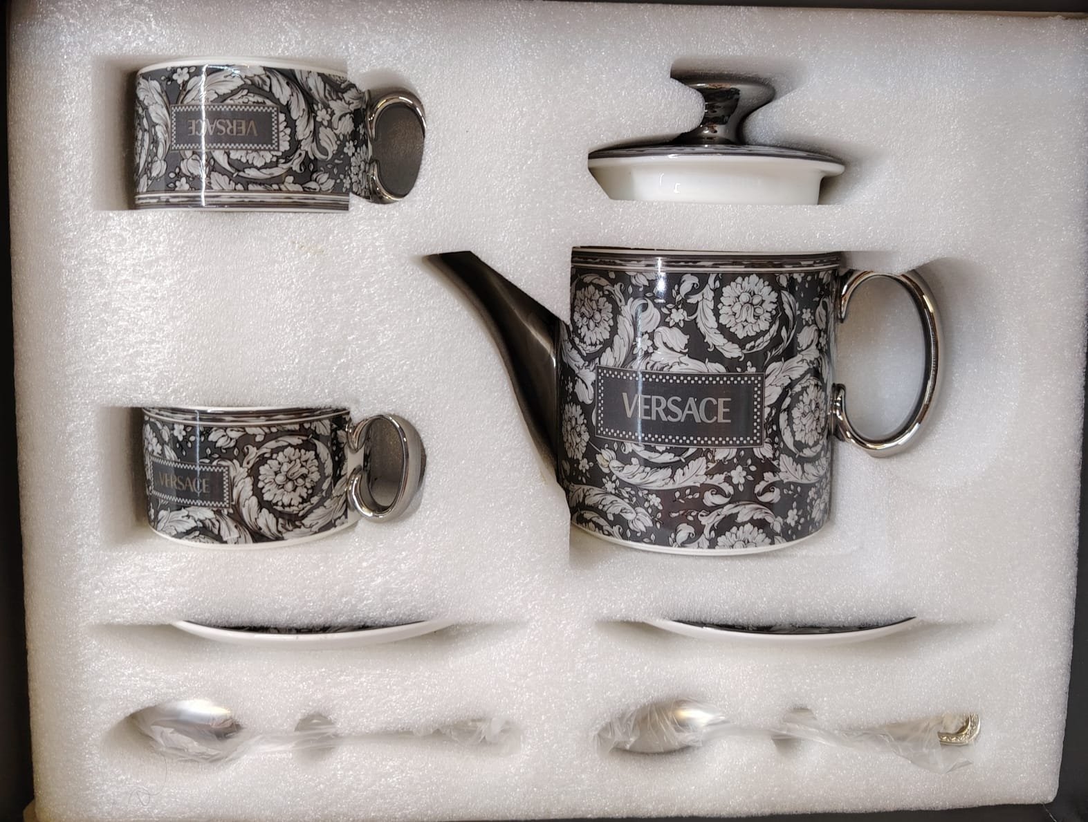 Versace Tea set of two cups and pot